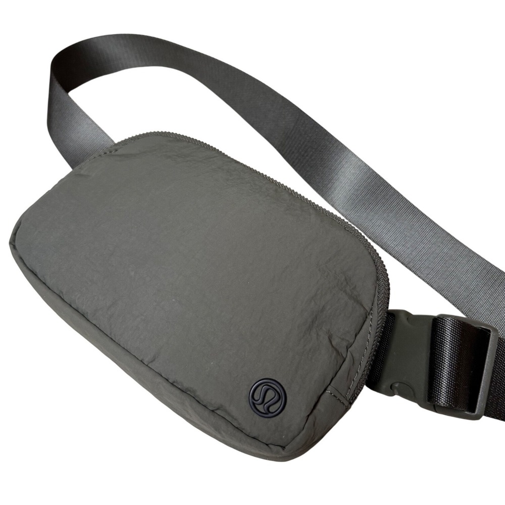 Lululemon Everywhere Belt Bag 1L Armory